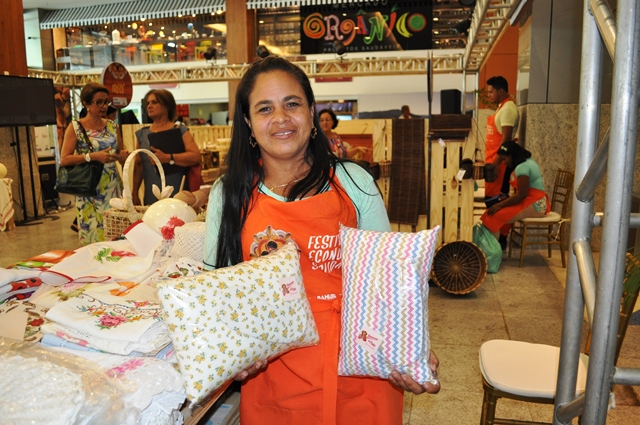 Artes� Edinalva, assessorada pelo Cesol Sert�o Produtivo