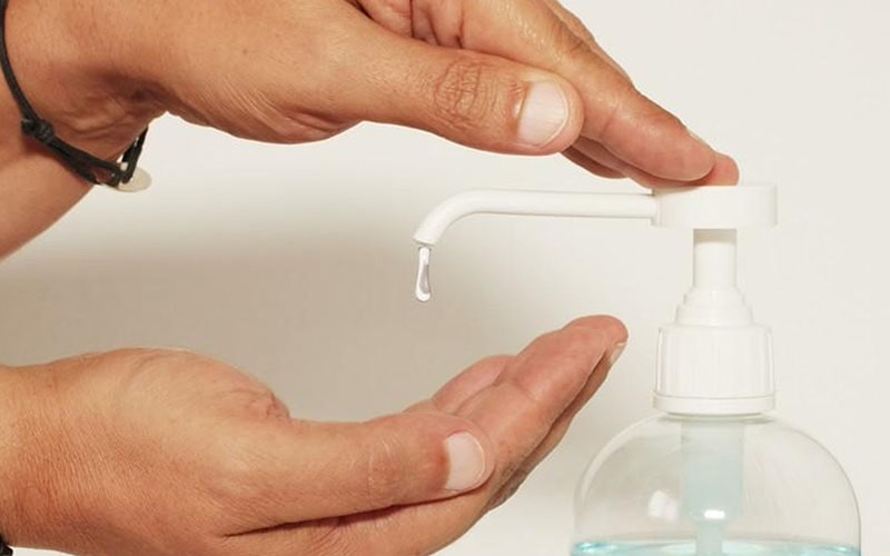 Lei estadual obriga estabelecimentos comerciais a disponibilizarem �lcool gel
