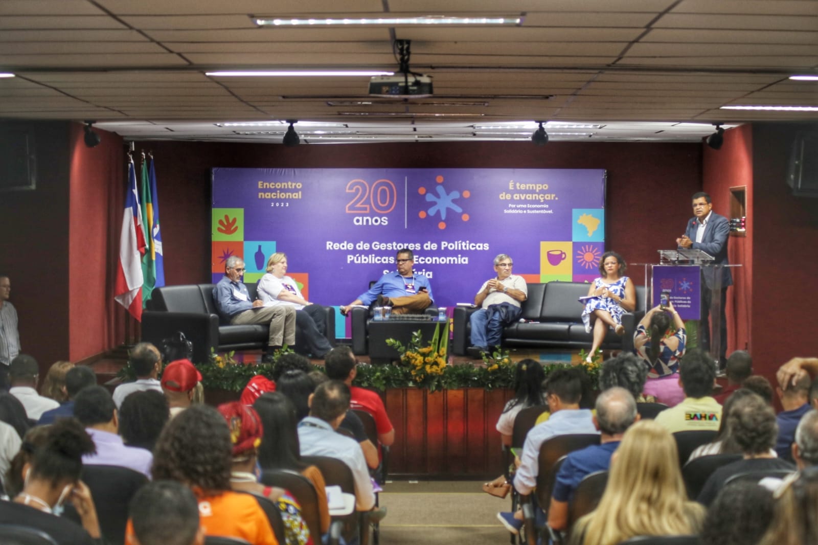 Encontro nacional em comemora��o aos 20 anos da Rede de Economia Solid�ria re�ne gestores e autoridades