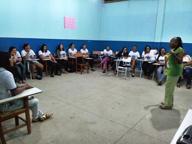 Presidenta do Sindicato Baiano das Trabalhadoras Dom�sticas palestra para alunos em Conquista, Po��es, Guanambi e Caetit�