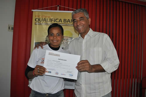 Conhe�a Eliene Nazar�, aluna do Qualifica Bahia no Assentamento Santa Marta