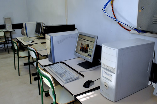 T�cnicos dos novos Centros de Economia Solid�ria treinam para operar o CADCIDAD�O