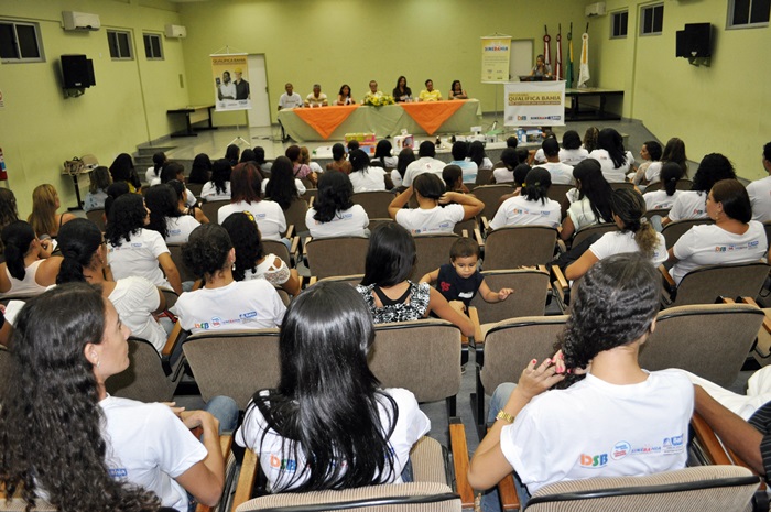 Qualifica Bahia em Guanambi - 150 alunos s�o certificados