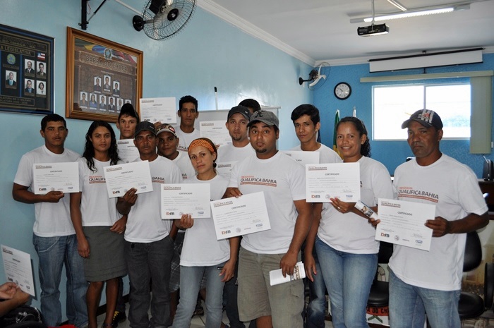 Alunos de Barra do Cho�a e Vit�ria da Conquista recebem certificado do Qualifica Bahia