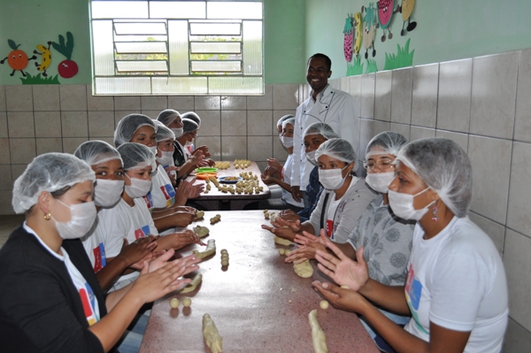 Turma de Padeiro e Confeiteiro do Trilha produz salgados para evento do IDSB