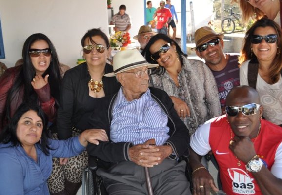 Hermes Mendes, tio de Glauber Rocha, completa 102 anos com grande comemora��o em Conquista
