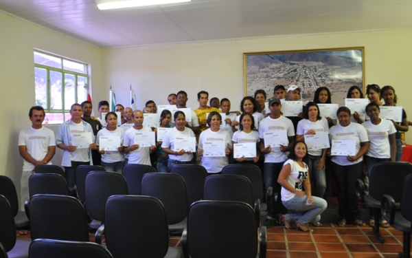 Solenidade do Qualifica Bahia certifica Pedreiros e Cabeleireiras em Palmas de Monte Alto