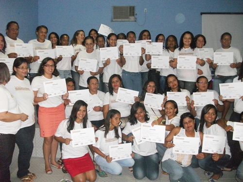 Alunos de Po��es e Santa Cruz da Vit�ria s�o certificados pelo Qualifica Bahia atrav�s do IDSB