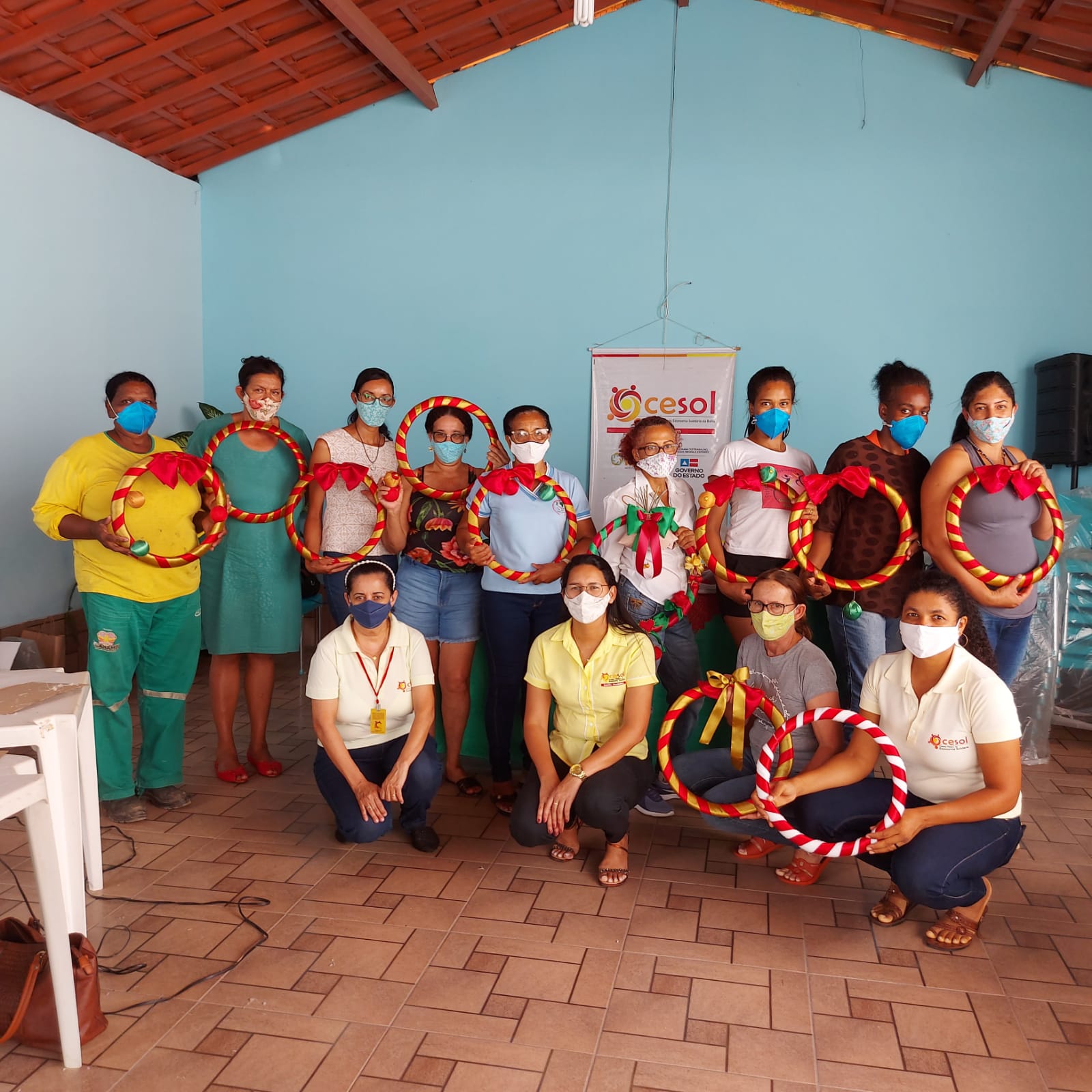 Consumo Respons�vel: realiza��o de oficina para confec��o de guirlanda natalina 