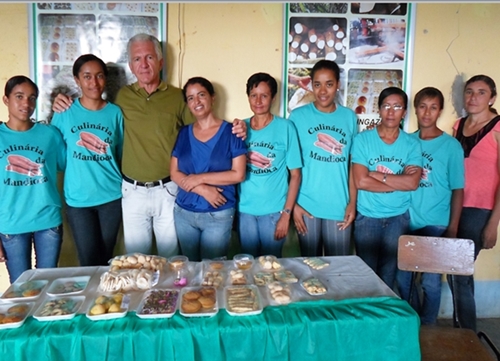 Brigadeiros e lasanhas com massa de mandioca no grupo Mulheres Somando For�as - Ingazeira