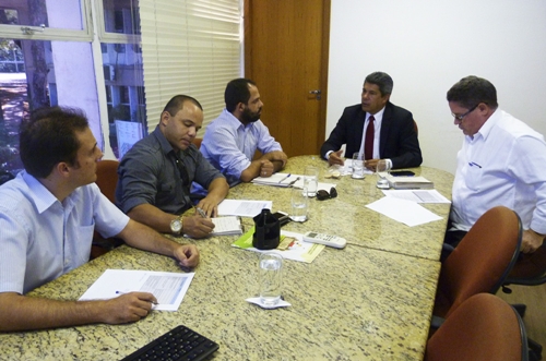 Constru��o de rede de empreendimentos da economia solid�ria e da agricultura familiar foi tema de reuni�o