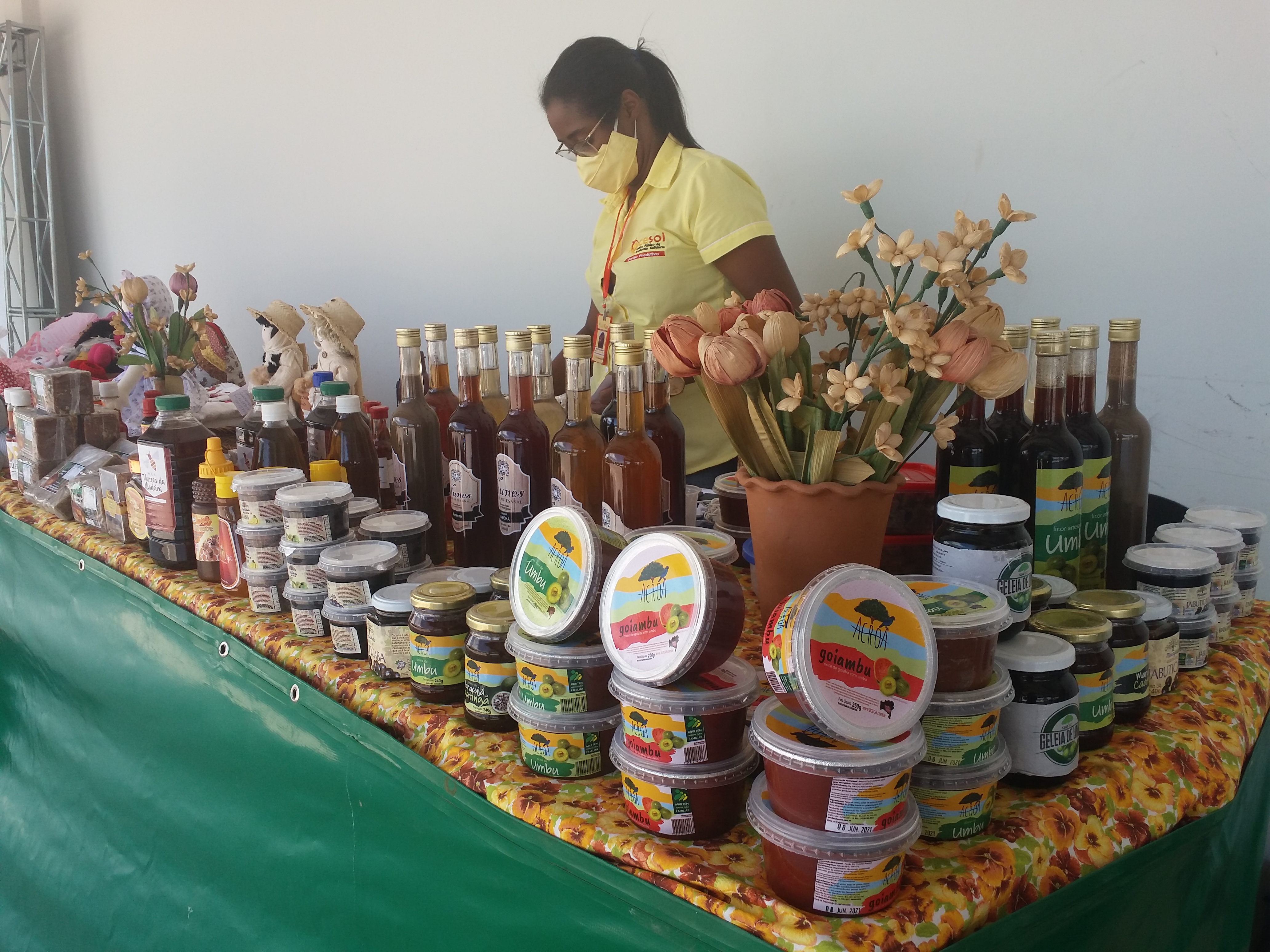 Cesol Sert�o Produtivo organizou Feira de Economia em hipermercado de Guanambi e teve excelente aceita��o 