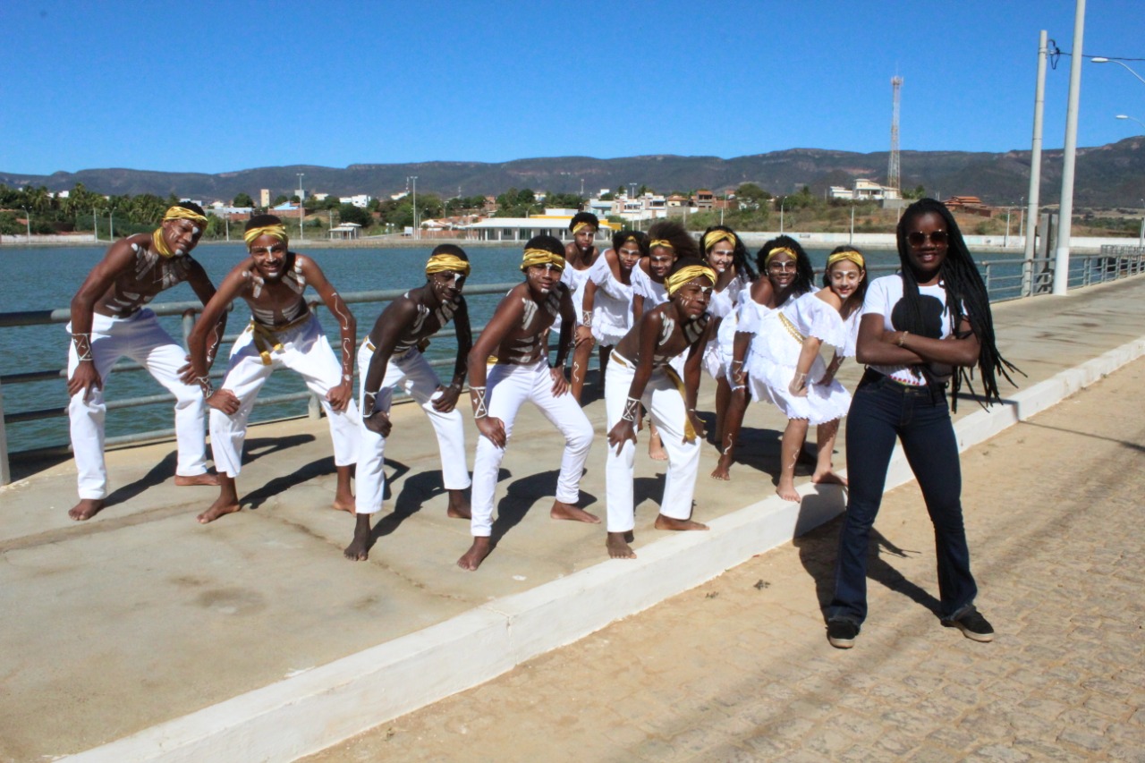 Grupo de Dan�a Quilombo dos Anjos, assessorado pelo Cesol Sert�o Produtivo, enaltece cultura negra 