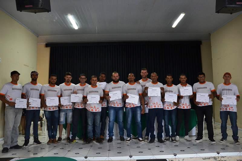 Certifica��o do curso de Operador de M�quinas Pesadas, em Cacul�, emociona alunos