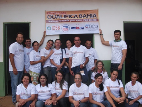 Turma de Ibiassuc� homenageia equipe do IDSB e a execu��o do Qualifica Bahia com poesias