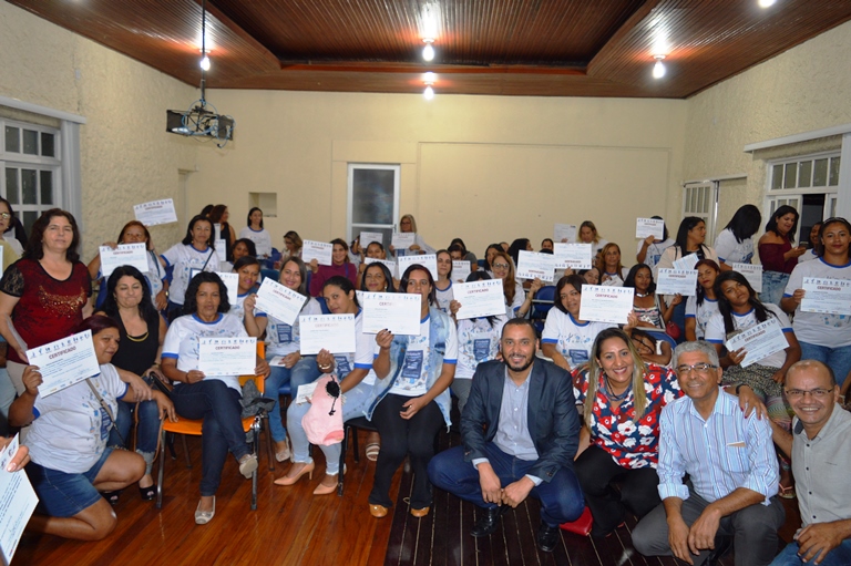 Com certifica��o, IDSB finaliza Capacita��o de Trabalhadoras e Trabalhadores Dom�sticos
