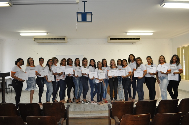 Certifica��o em Brumado garante sucesso de alunas na profiss�o de cabeleireiras