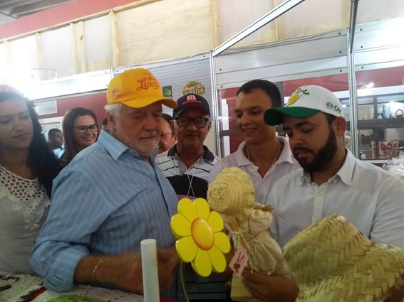 Durante a FEBAFES stand do Cesol recebe visita do Senador Jacques Wagner e do Vice Governador da Bahia Jo�o Le�o